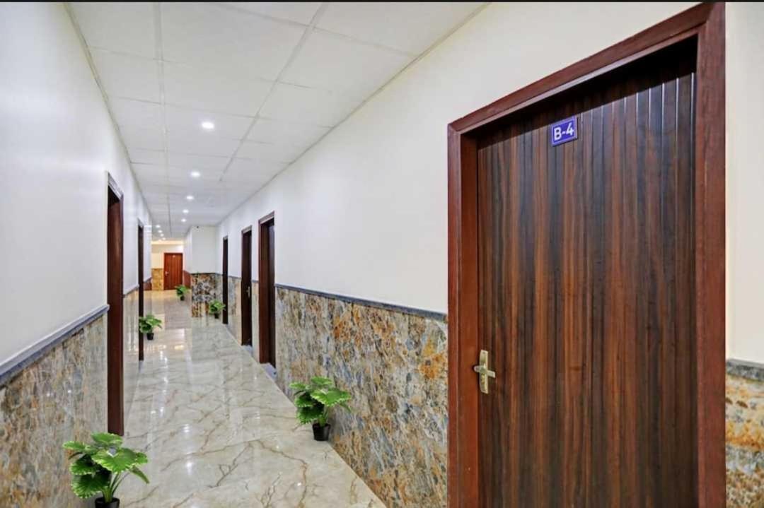 Hotel O K R Resdiancy Near Botanic Garden Of Indian Republic Noida Eksteriør billede