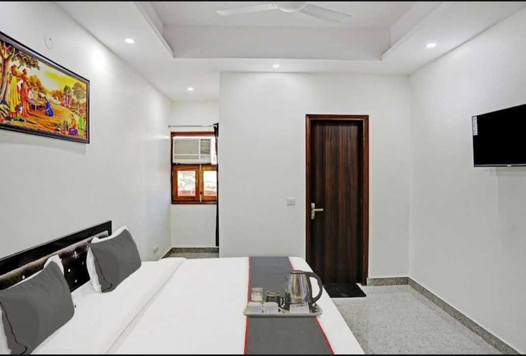 Hotel O K R Resdiancy Near Botanic Garden Of Indian Republic Noida Eksteriør billede