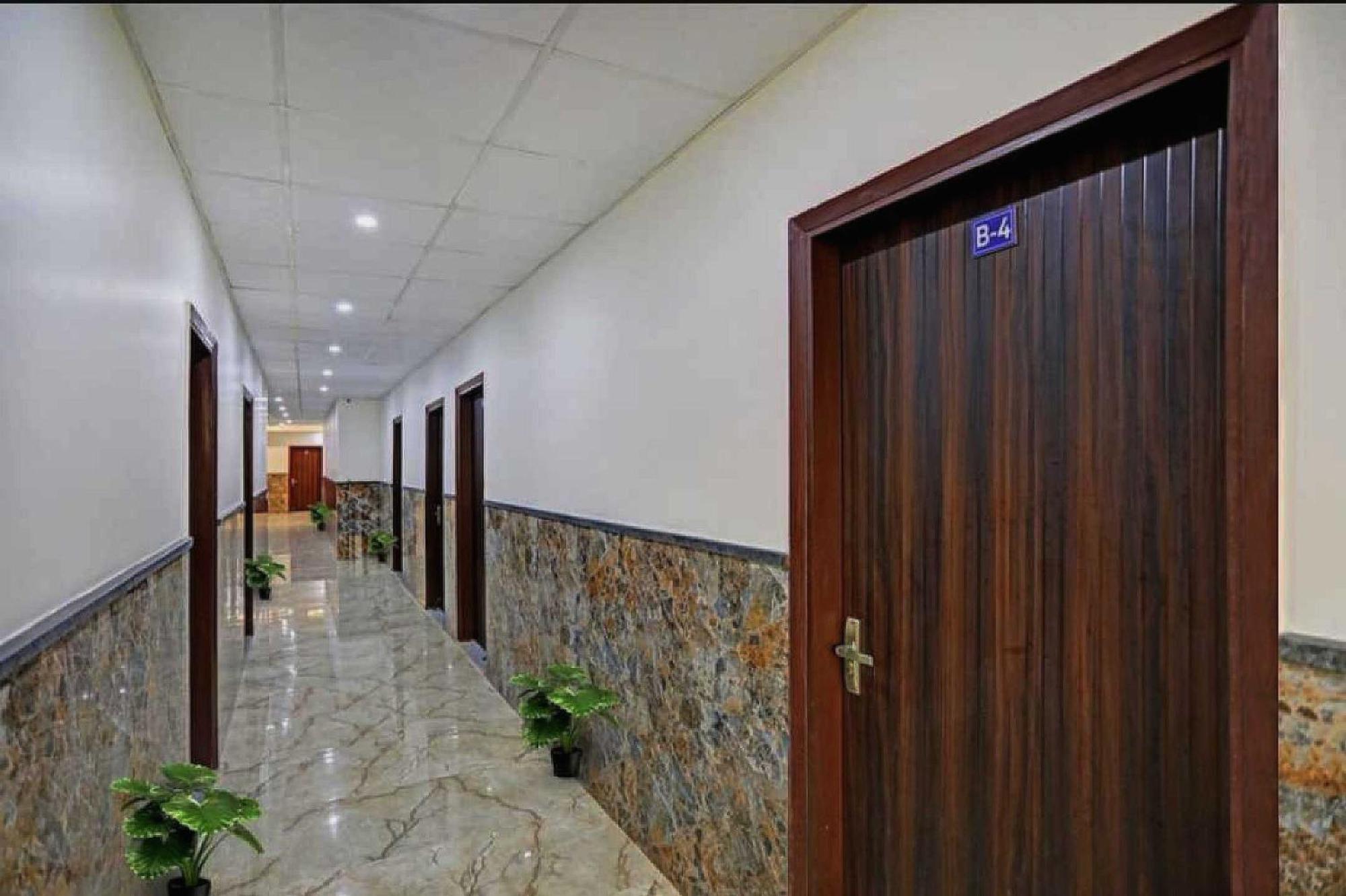 Hotel O K R Resdiancy Near Botanic Garden Of Indian Republic Noida Eksteriør billede